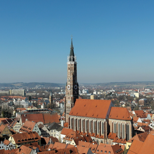 Blick über Landshut mit Martinskirche